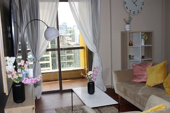 Urban Panda Skyview Hostel, Best Ways to Experience Dubai’s Luxury on a Budget