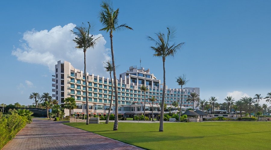 JA resort dubai, one the best luxury resorts in Dubai.