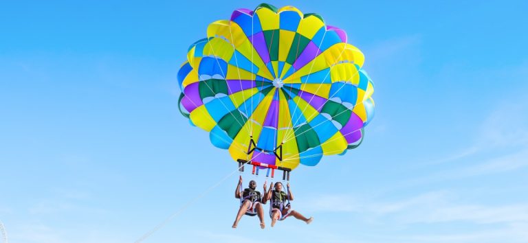 Five Compelling Reasons Why Thrillark is the Ultimate Choice for Couples’ Parasailing Adventures in the UAE