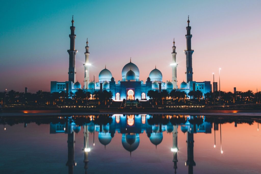 image showcasing the architecture of Sheikh Zayed Grand Mosque