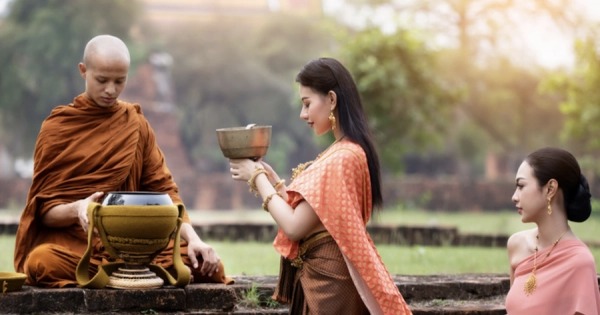 Cultural Etiquette & Local Customs in Thailand