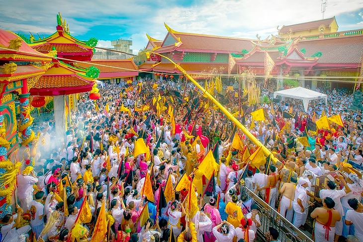 Phuket-Vegetarian-Festival-2025