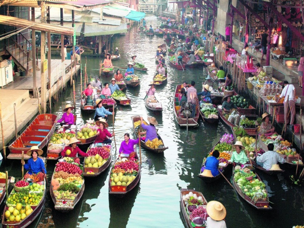 Pattaya Floating Market , vendors on boat