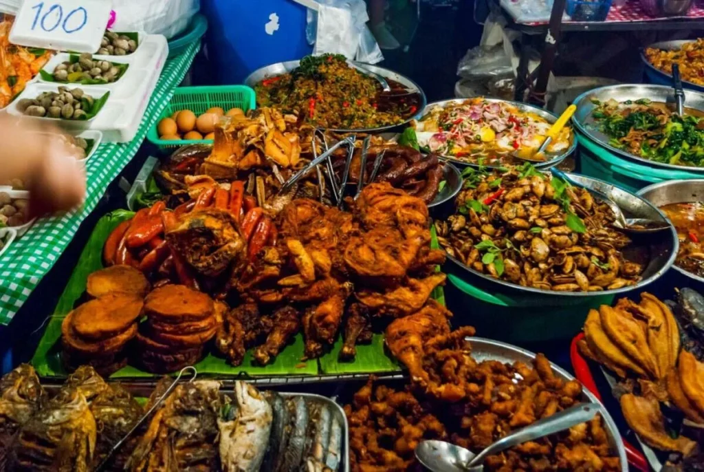 Sunday Walking Street (Tha Pae Gate)best street food market in chiang mai