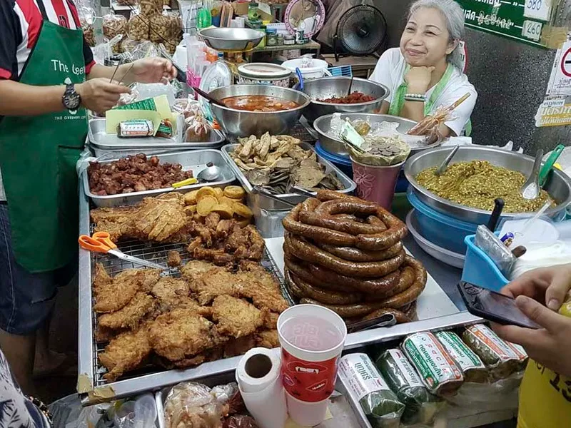 Warorot Market (Kad Luang) famous street food market in Chiang Mai