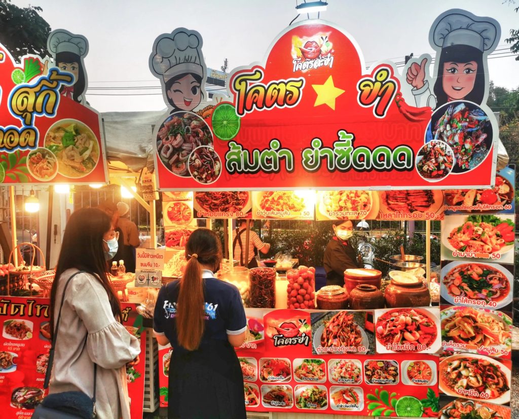 more space night market chiang mai