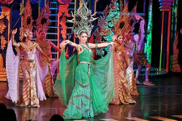 Ladyboy show at Alcazar vs Tiffany's