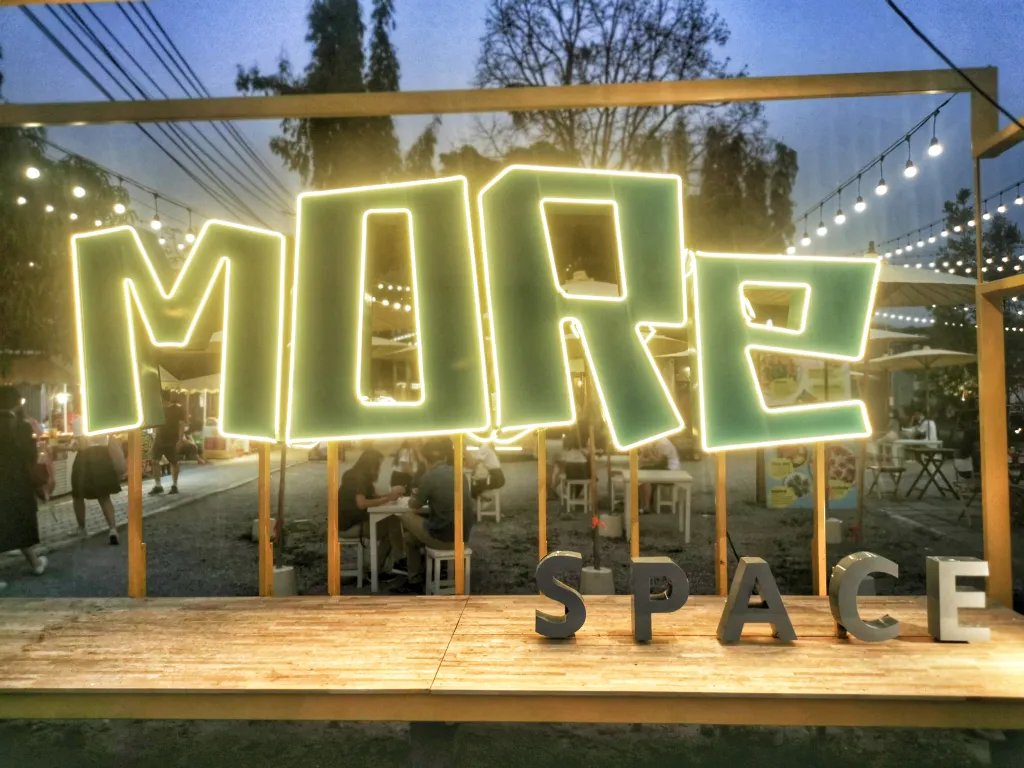 more space night market chiang mai