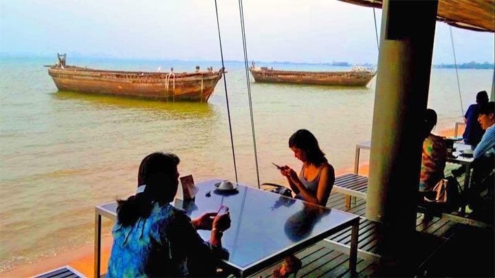 Naklua Floating Restaurant