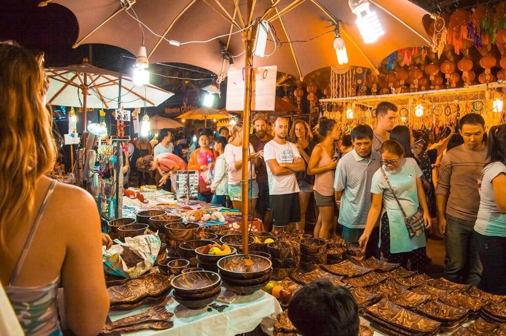 saturday night market chiang mai