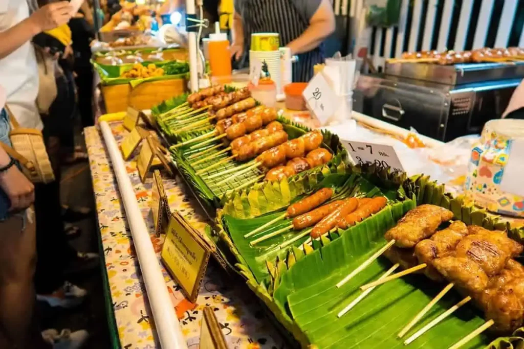 saturday night market chiang mai