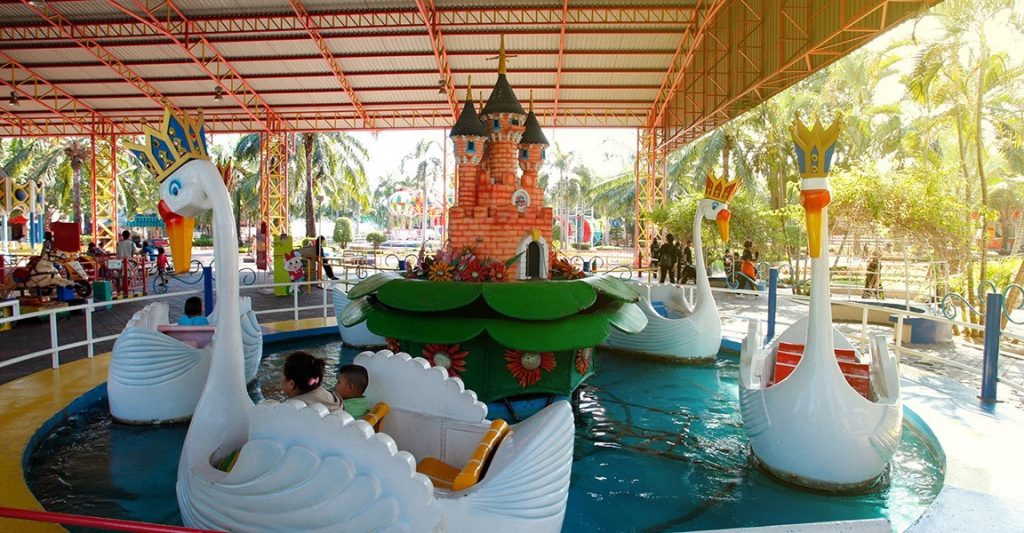Small World SIAM AMAZING PARK 