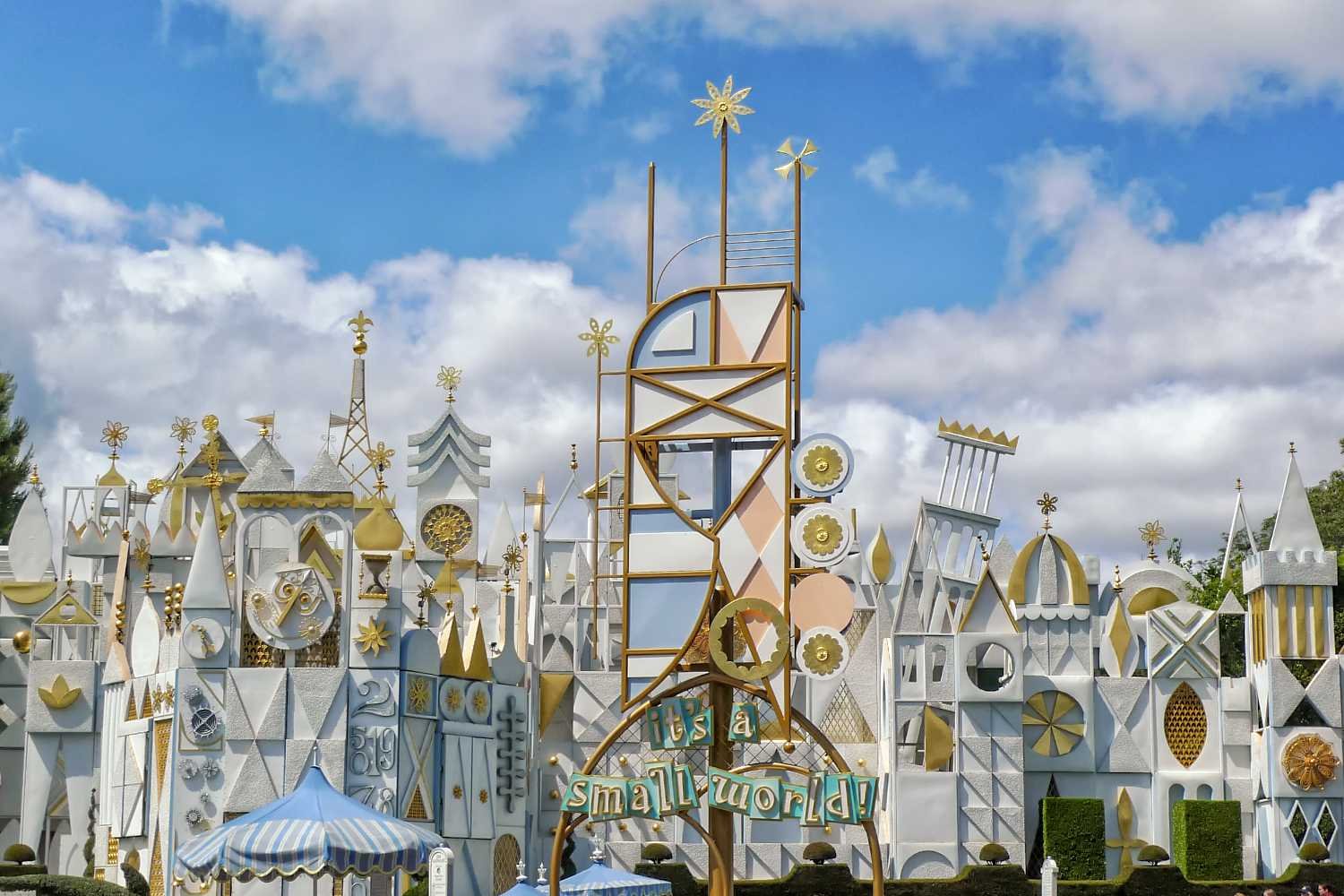 disneyland california it's a small world
